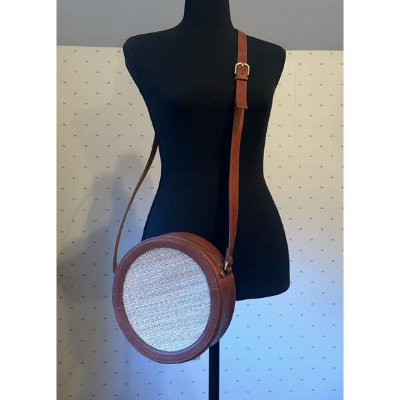 MOST WANTED Woven Canteen Leather Contrast Circle Crossbody Bag - Picture 7 of 7